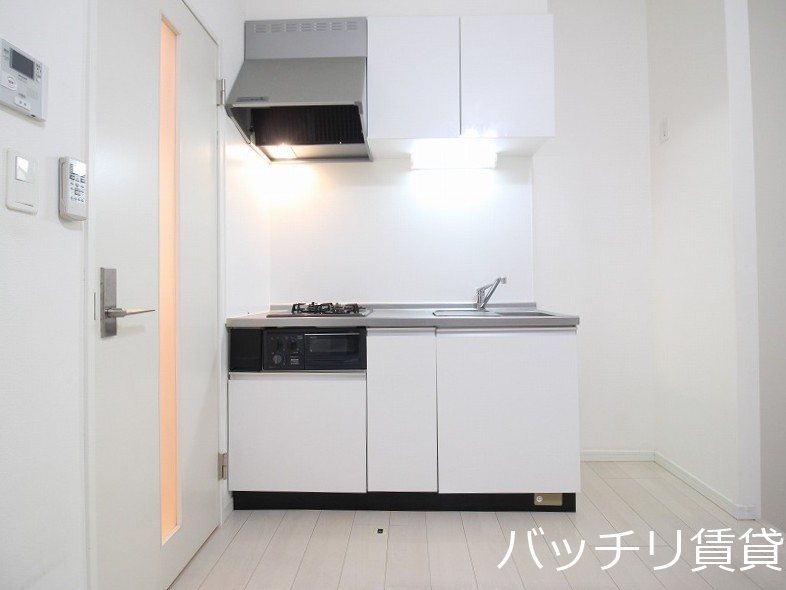 キッチン　別号室タイプの為、現状を優先致します。