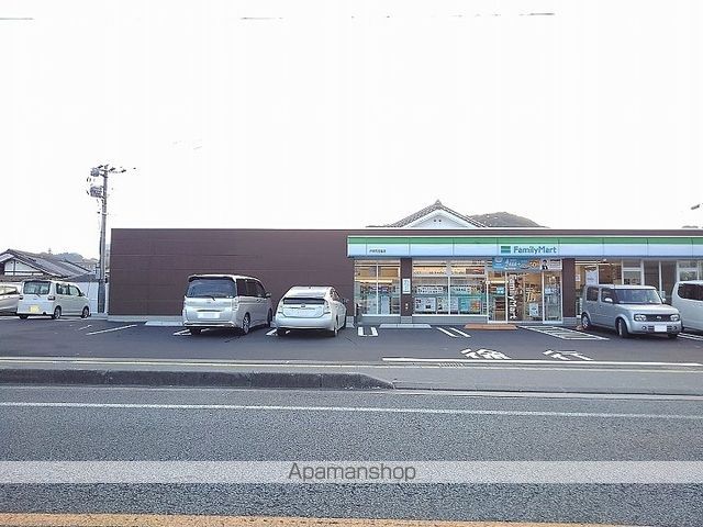 コンビニ　ファミリーマート伊集院徳重店（コンビニ）まで746m