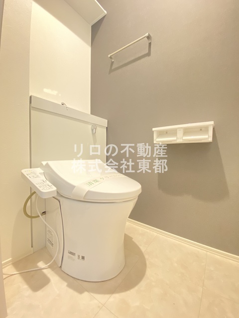 トイレ　白基調で清潔感のあるトイレです♪