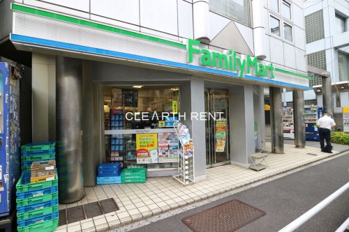 コンビニ　ファミリーマート 南青山六丁目店（コンビニ）まで418m