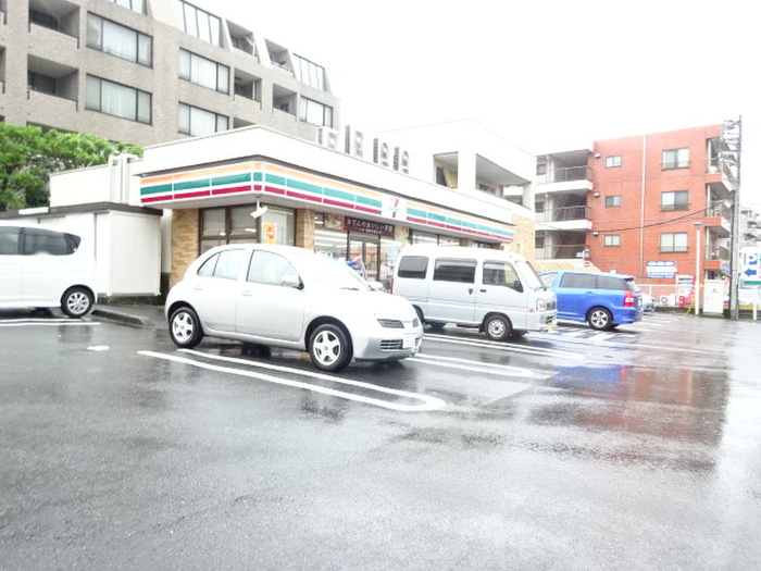 コンビニ　セブンイレブン（コンビニ）まで208m