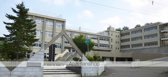 中学校　稲穂中学校（中学校）まで268m