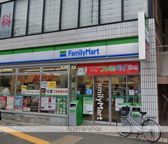 コンビニ　ファミリーマート（コンビニ）まで528m