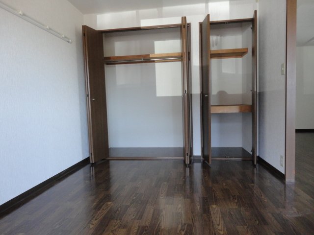 収納　南側洋室の収納