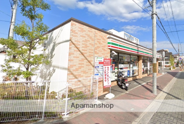 コンビニ　セブンイレブン（コンビニ）まで355m