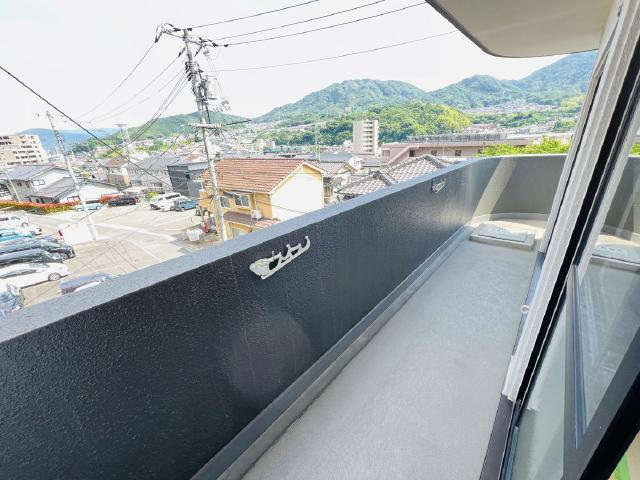 バルコニー　同物件別号室の写真です。