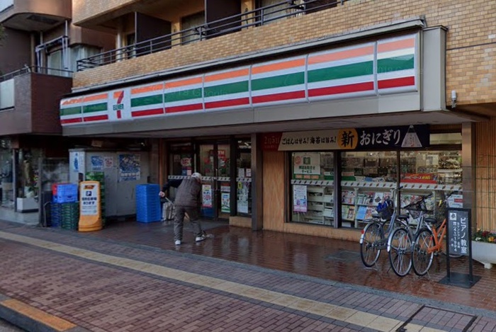 コンビニ　セブンイレブン三鷹駅南通り店（コンビニ）まで95m