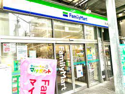 コンビニ　ファミリーマート 西大路駅前店（コンビニ）まで554m
