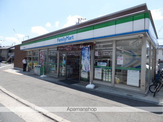 コンビニ　ファミリーマート（コンビニ）まで70m