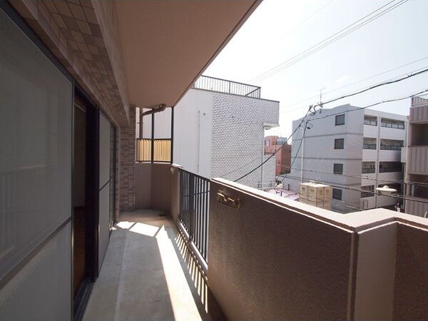バルコニー　※写真は同じマンションの違う部屋のものになります。