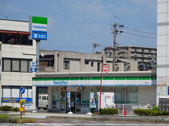 コンビニ　ファミリーマート（コンビニ）まで1100m