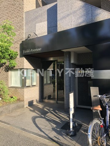 エントランス　落ち着いたエントランスです