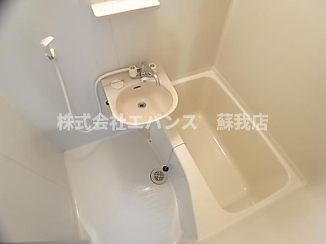 バス・シャワールーム　ゆったり過ごせるお風呂です