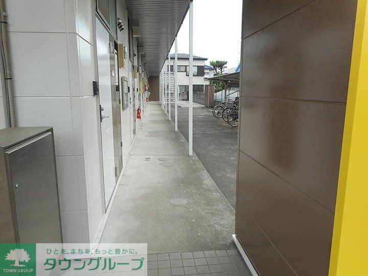 エントランス　設備・仕様は号室により異なる為、現況を優先致します。