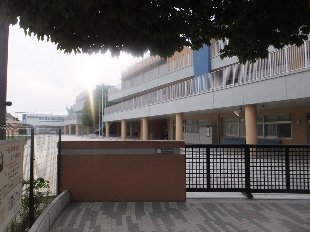 小学校　三鷹市立 東台小学校（小学校）まで555m