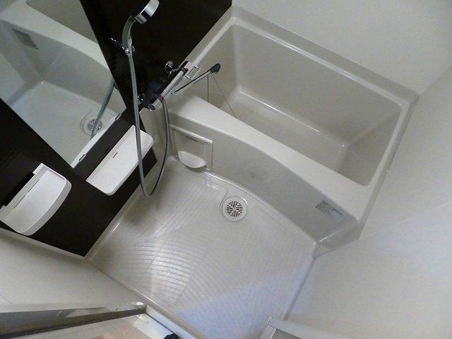 バス・シャワールーム　バスルームです。（浴室乾燥機付）
