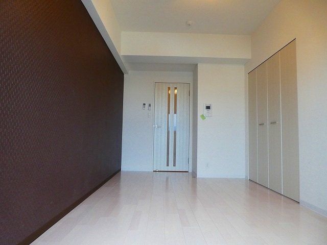 居室・リビング　7.6帖のフローリング洋室です。