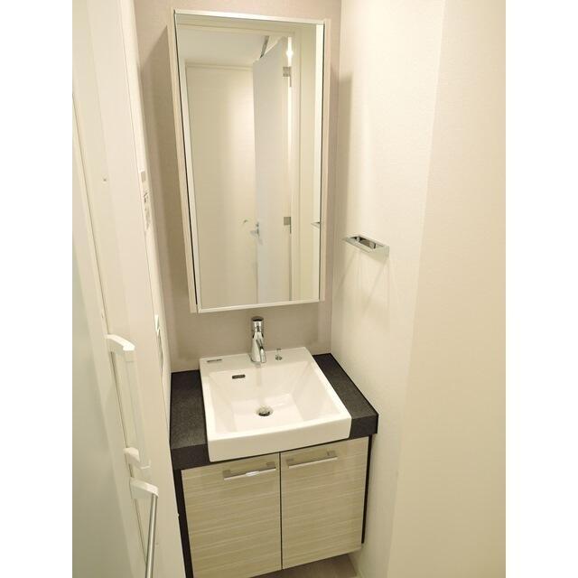 玄関　※写真は同物件別部屋です。