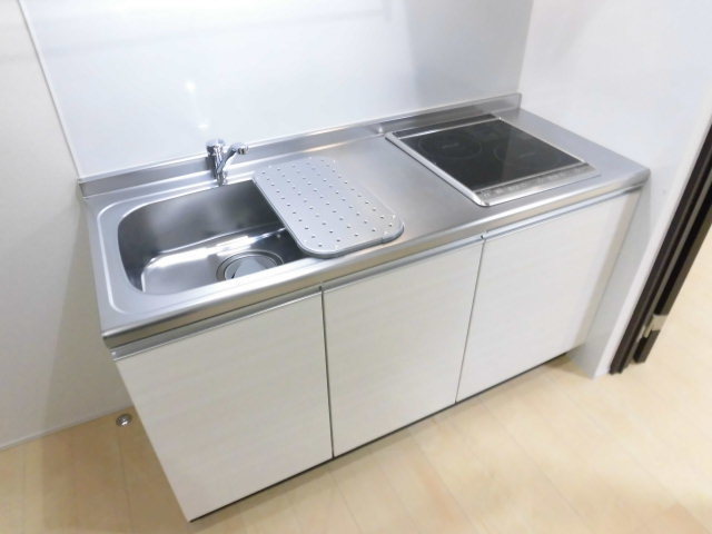 キッチン　ＩＨコンロ設置済みのキッチン。シンク広く使えます。