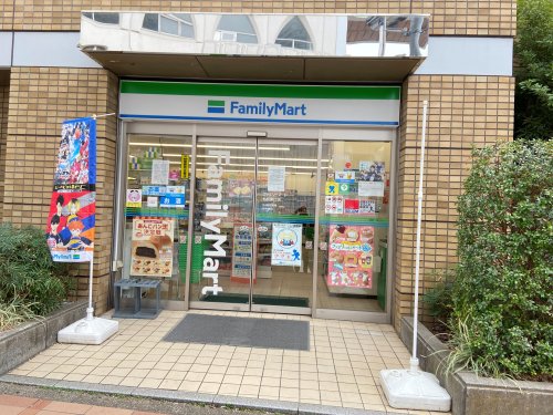 コンビニ　ファミリーマート 柏駅東口店（コンビニ）まで608m