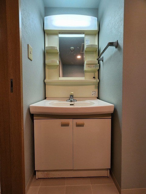 洗面設備　別部屋の参考写真です（５０４号室）