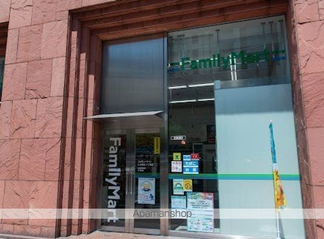 コンビニ　ファミリーマートＫ２銀座八丁目店（コンビニ）まで66m