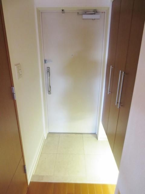 玄関　★暗くても足元に照明があるから安心★