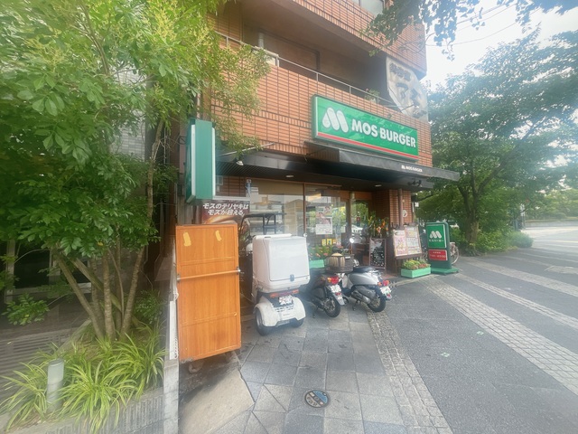 飲食店　モスバーガー吹田北口店（飲食店）まで769m