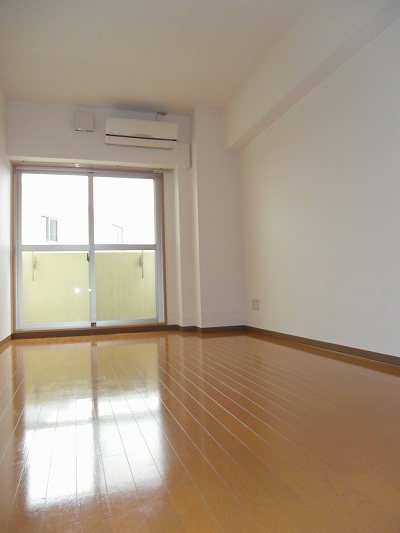 居室・リビング　開放感のあるゆったりとしたお部屋です♪