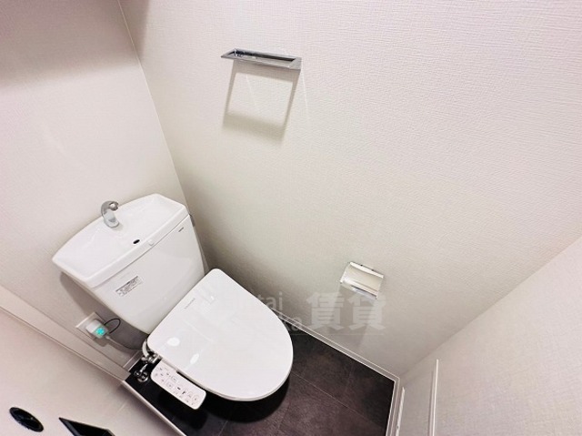 地下鉄御堂筋線 江坂駅 徒歩8分 8階建 築4年のトイレ写真
