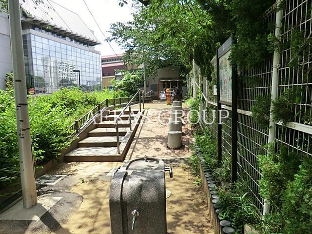 公園　飯田橋児童遊園（公園）まで358m