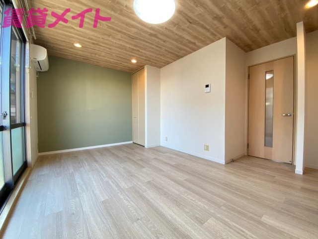 居室・リビング　同物件別部屋写真