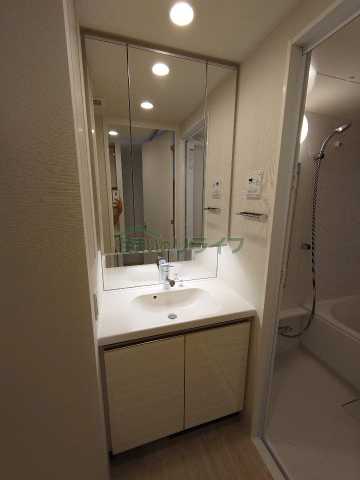 洗面設備　コンフォリア東新宿　※同タイプの別部屋写真です
