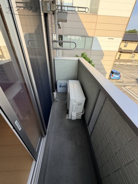 バルコニー　同一物件別部屋写真