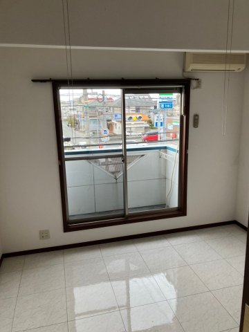 居室・リビング　同建物別部屋 現況優先