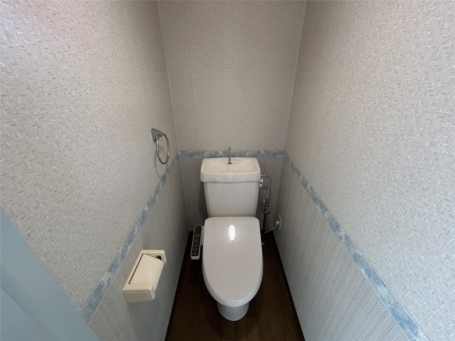 トイレ　温水洗浄便座付きのトイレです