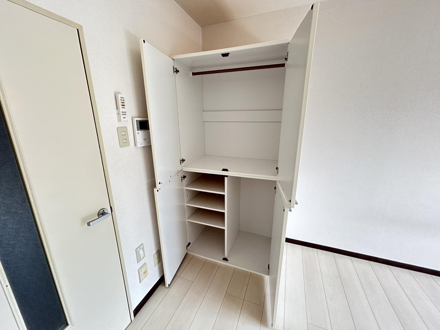 収納　上下使い分けの出来る収納です(別室参考写真)