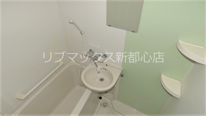 バス・シャワールーム　※類似物件の写真となります。イメージ、現状優先。