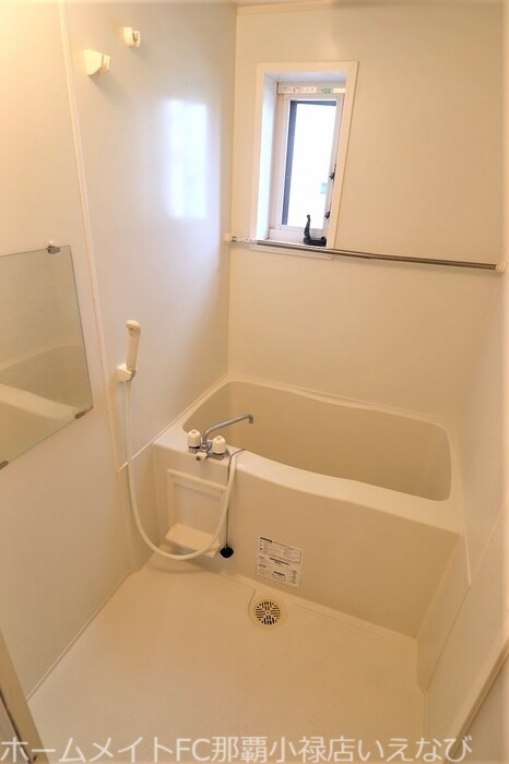 バス・シャワールーム　※別部屋のお写真となります。