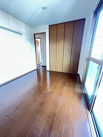 その他部屋・スペース　広くて明るい寝室