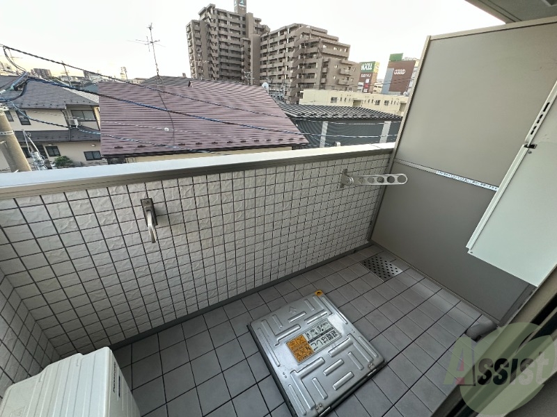 バルコニー　このバルコニースペースは洗濯物も問題なく干せそうですね
