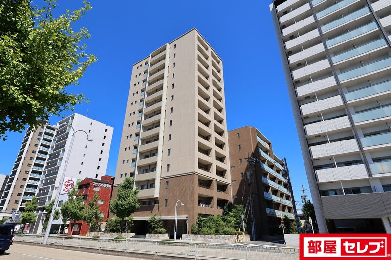 建物外観　凛としたたたずまい
