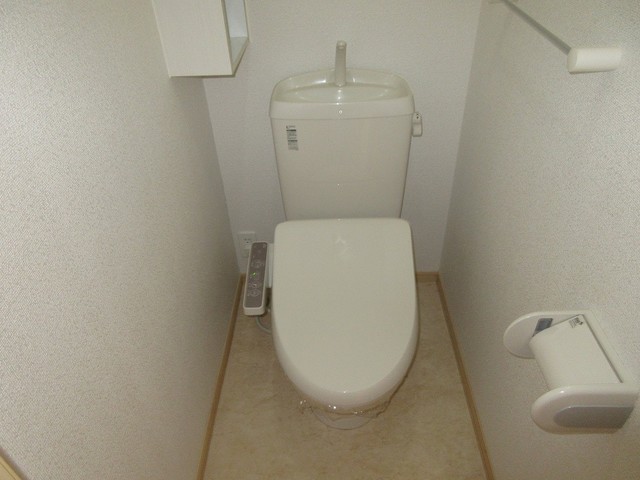 ポム・ドゥ・テールのトイレ写真