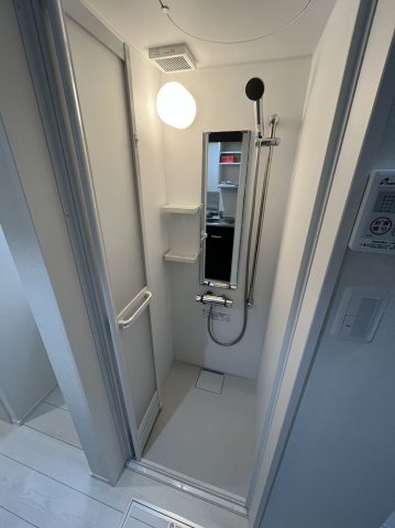 バス・シャワールーム　すっきりとしたシャワールームです