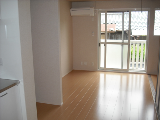 居室・リビング　ＤＫ9.5帖　エアコン付ですよ！