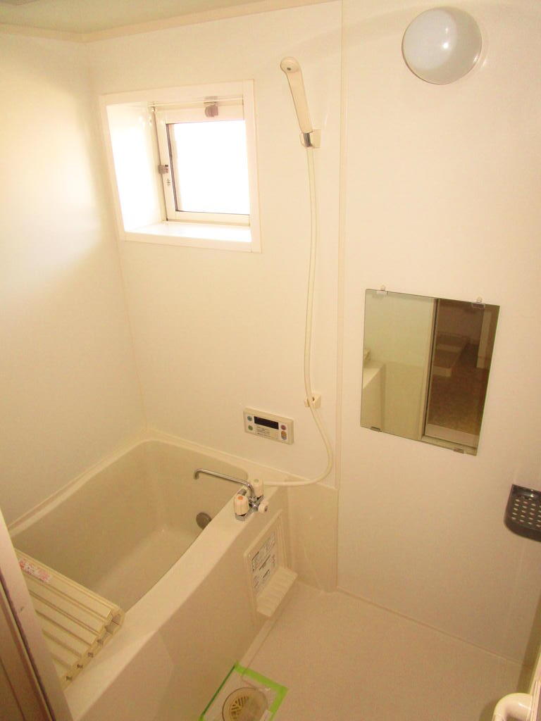 バス・シャワールーム　追焚機能付　小窓あり