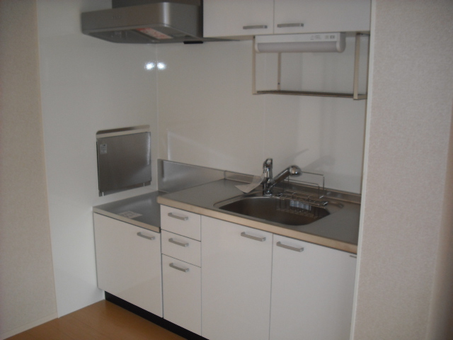 キッチン　ホワイトで統一して、床下収納庫もあります！