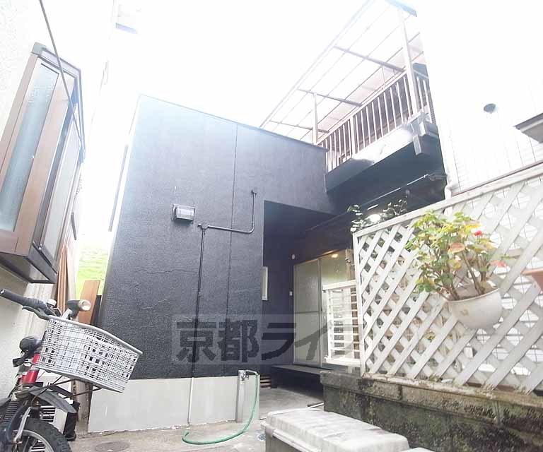 淀本町戸建貸家の建物外観