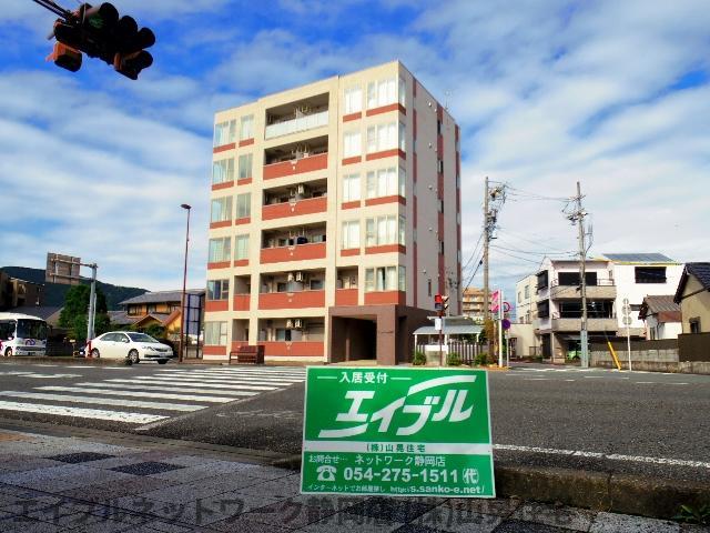 静岡市葵区南安倍のマンションの建物外観