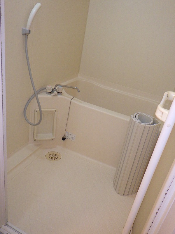 バス・シャワールーム　※設備等現況を優先いたします。